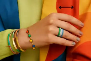 Gioielli con smalti colorati si abbinano facilmente? La guida ai mix meglio riusciti